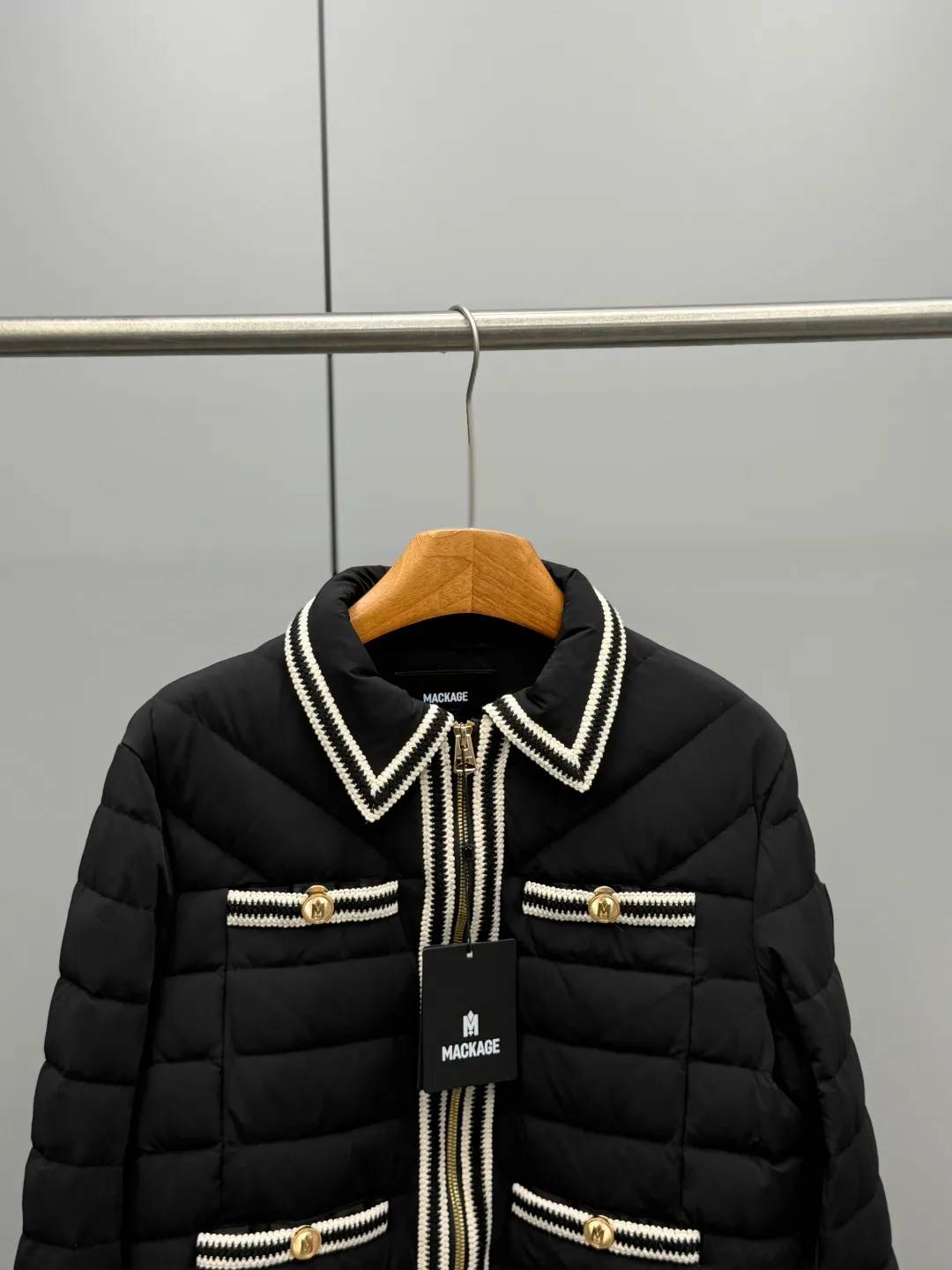 MACKAGE 2026New Arrival PETUNIA ， ， ， 。 , 5°C ， 。 、 , 。 , ， 。PETUNIA , 。 + ，Lightweight ， ， ， ， “ ” ：Black Size：S-M-L
